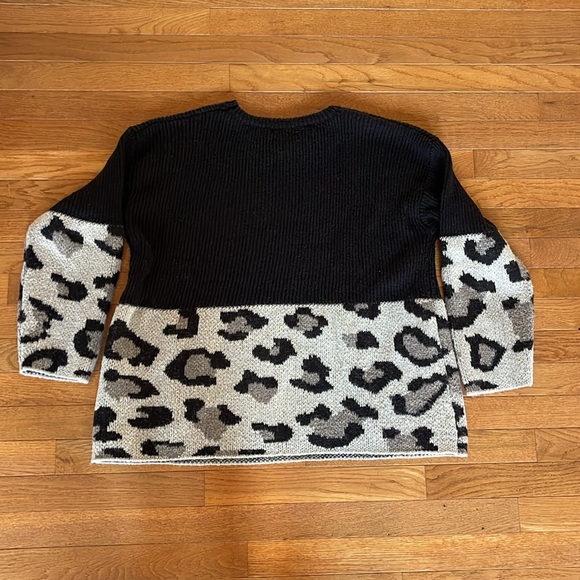 Cheetah Block Sweater - Picture 3 of 3
